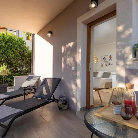 Pensión Alloro By Seeadria Agency