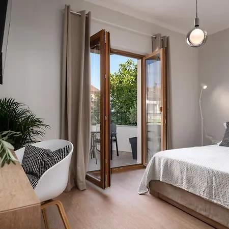 Pensión Alloro By Seeadria Agency