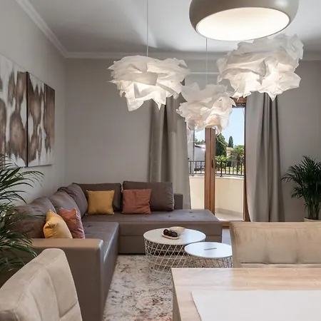 Pensión Alloro By Seeadria Agency